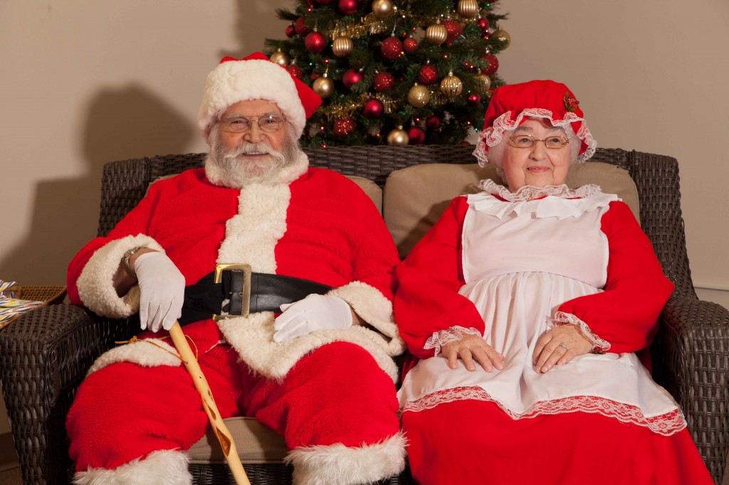 Plattsburgh Housing Authority Santa and Mrs. Claus visit Lakeview Towers