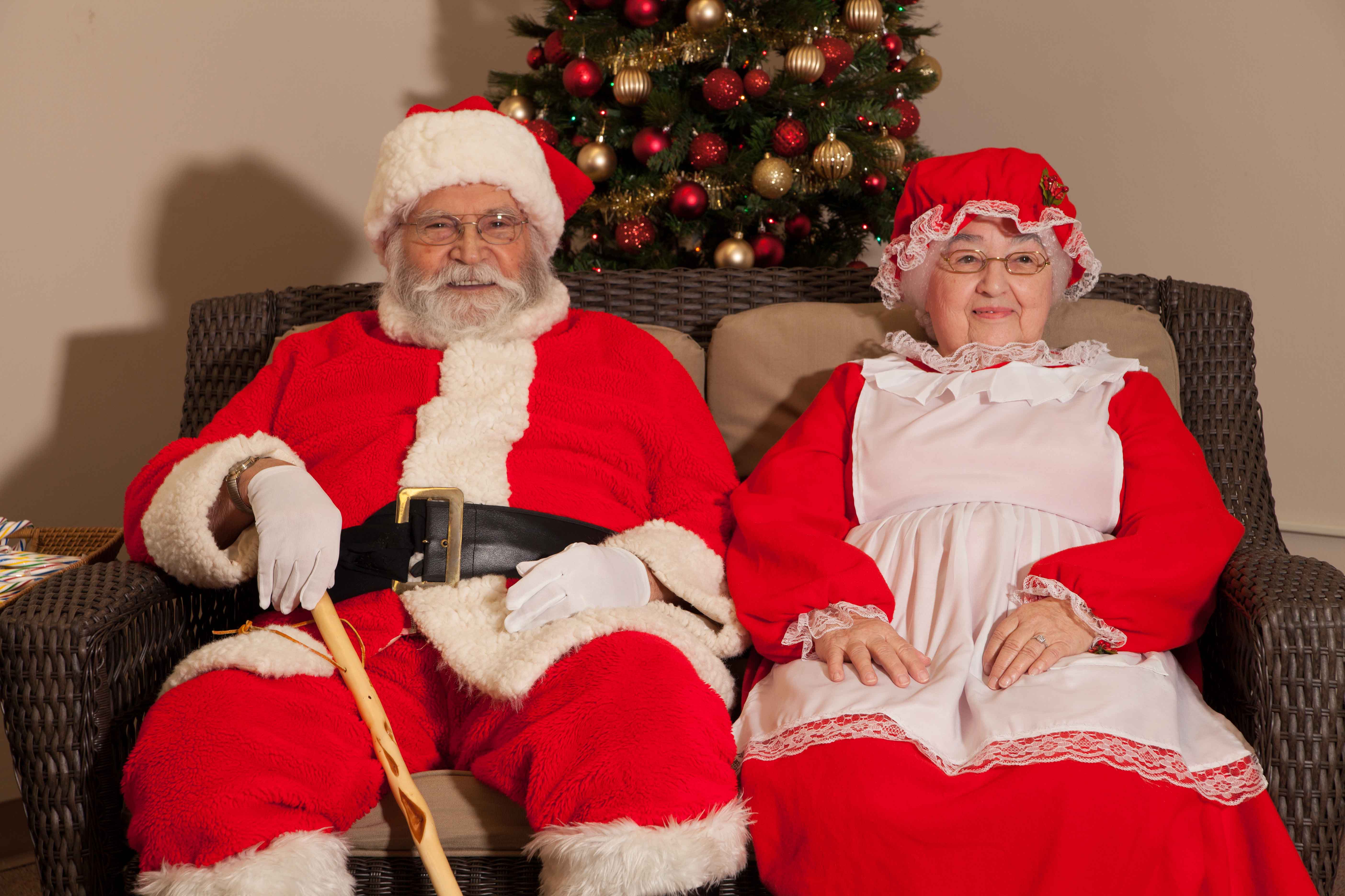 Santa and Mrs. Claus at Lakeview Towers 